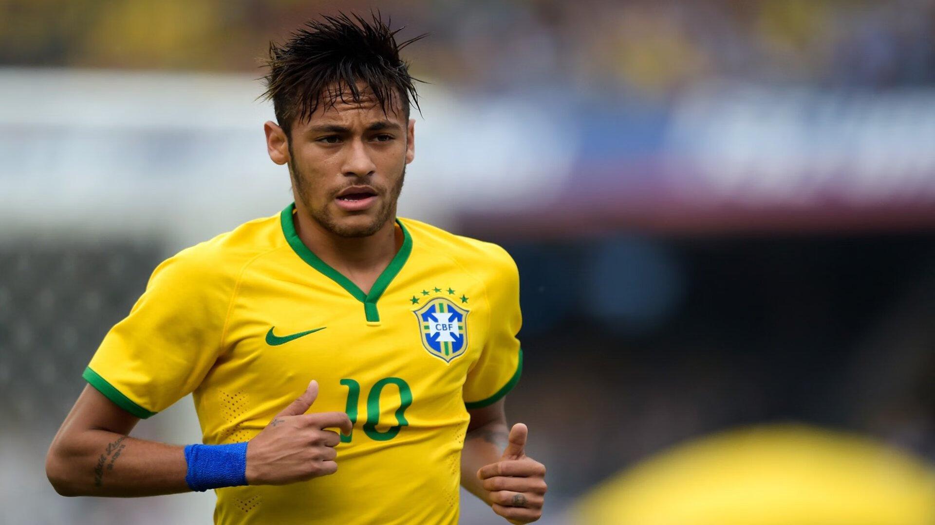 梅西梅开二度助迈阿密国际逆转取胜 球迷欢呼球王风采依旧