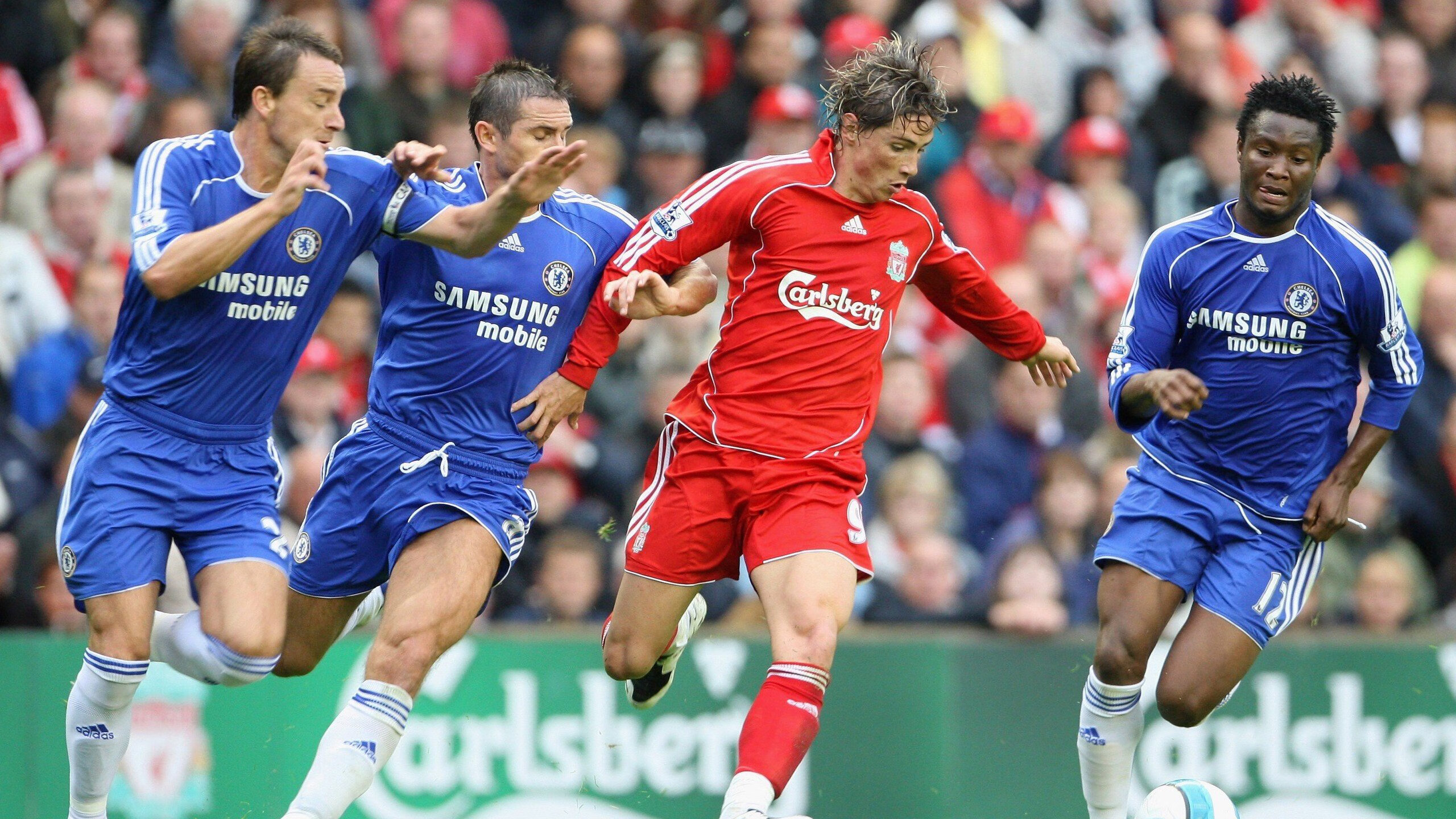 冰球联赛激战正酣,豪门对决引爆赛季高潮